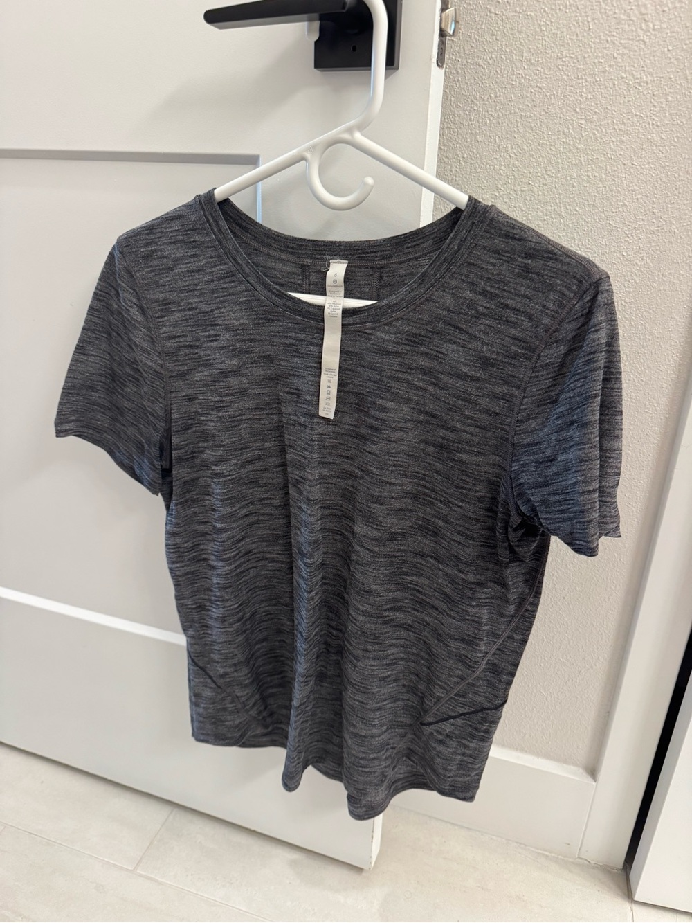 Lululemon Heathered Gray Short Sleeve Athletic Top Women’s Size 6